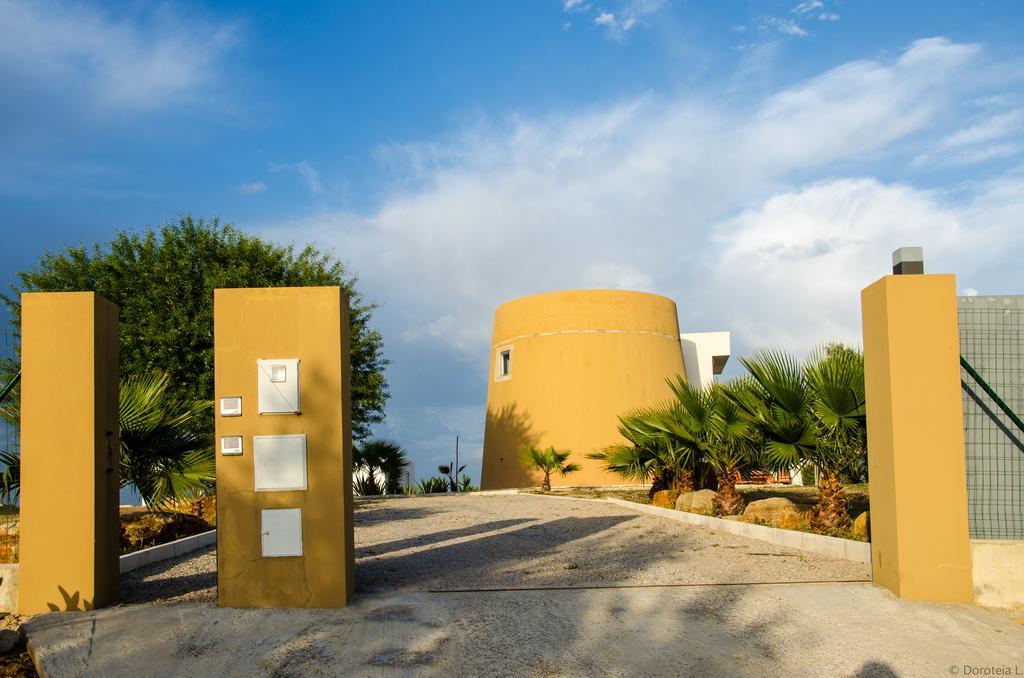 Amazing Windmillhouses Olhao Bilik gambar